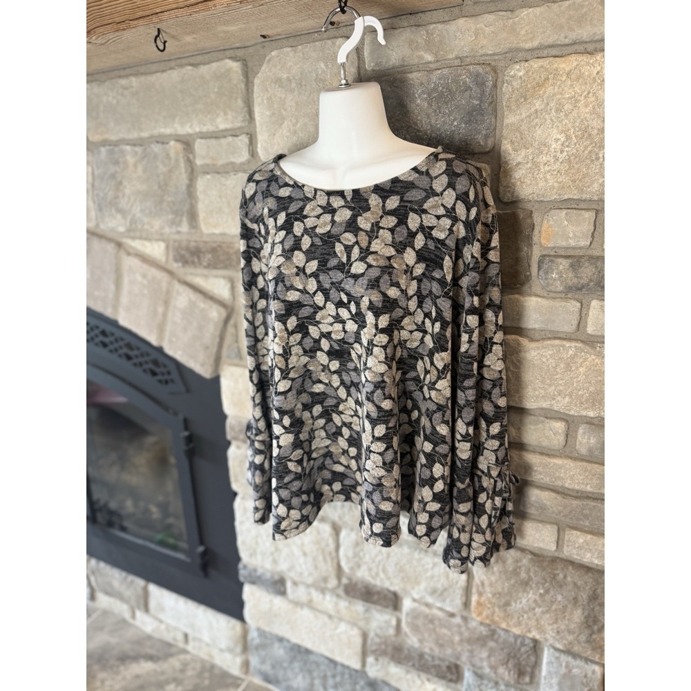 Style & Co Women's Ruffle Bell Sleeve Top Size 2XL Gray Leaf Print Stretch Knit